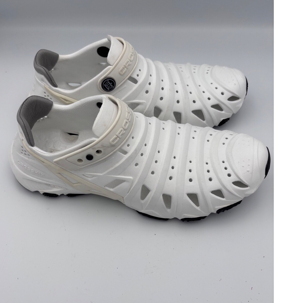 Crosskix 2.0 White Grey Men 8 Water Shoes Hybrid Athletic Sneakers EVA Foam